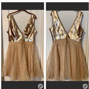 NWT Beautiful Lipsy Dress, Size 12, Gold
